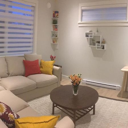 Mollys Cottage-The Suite On Vancouver Island Near Yyj Airport And The Wa And Bc Ferries North Saanich 외부 사진