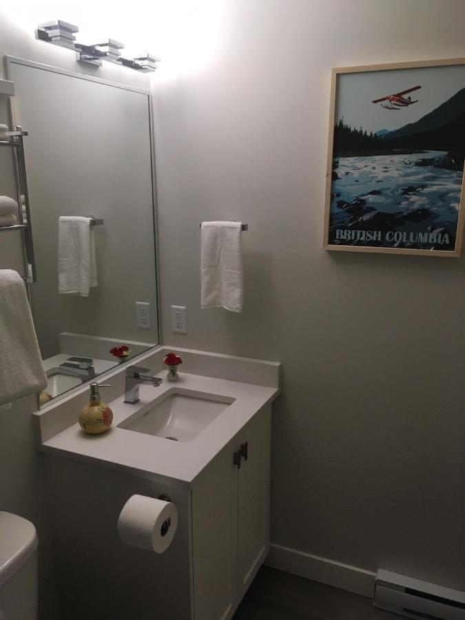Mollys Cottage-The Suite On Vancouver Island Near Yyj Airport And The Wa And Bc Ferries North Saanich 외부 사진