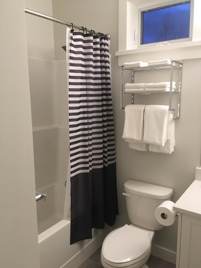 Mollys Cottage-The Suite On Vancouver Island Near Yyj Airport And The Wa And Bc Ferries North Saanich 외부 사진